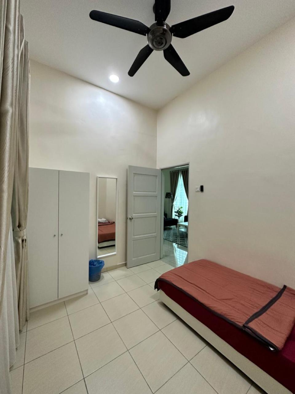 Rumahku Homestay, Taman Jasin Perdana Kültér fotó