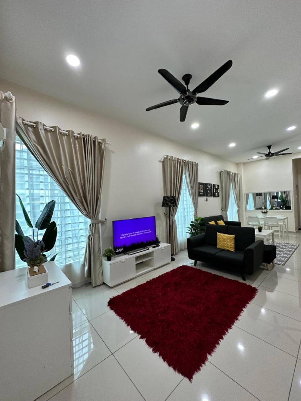 Rumahku Homestay, Taman Jasin Perdana Kültér fotó