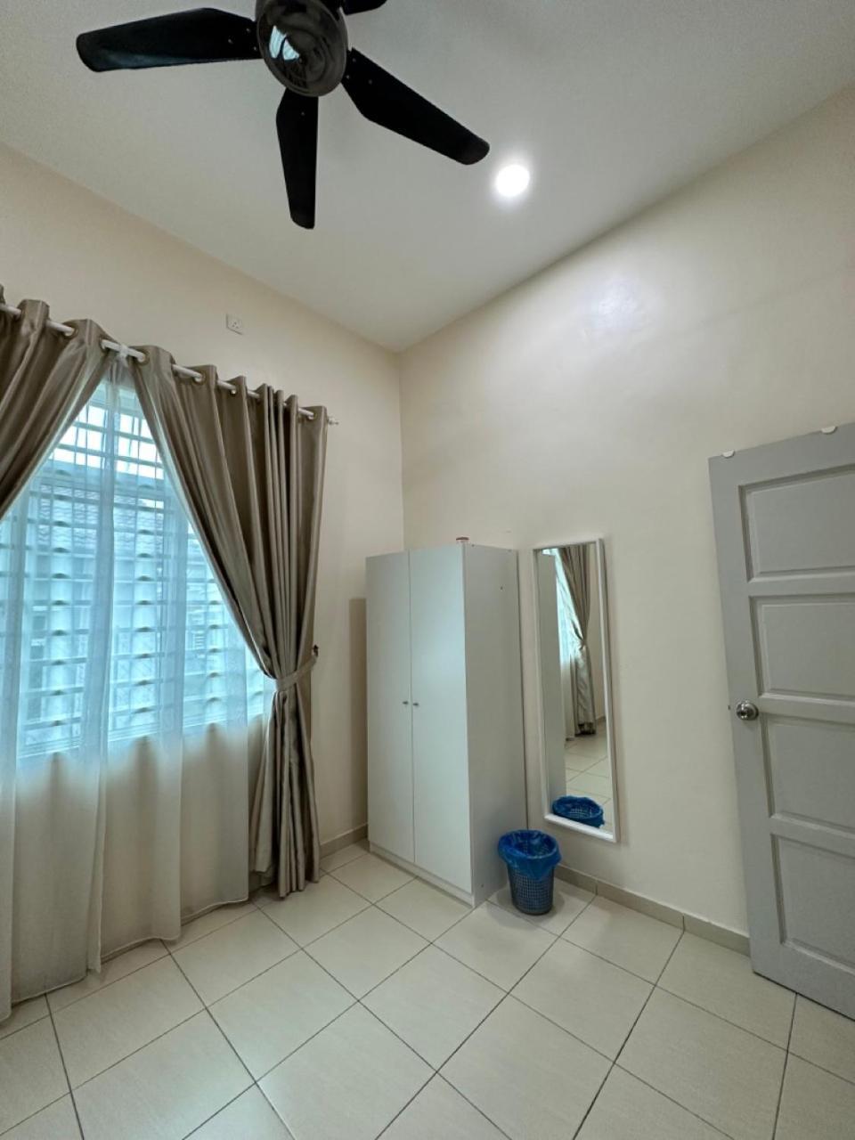 Rumahku Homestay, Taman Jasin Perdana Kültér fotó