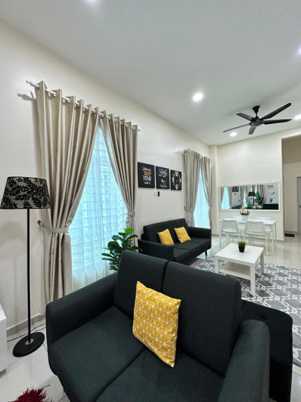Rumahku Homestay, Taman Jasin Perdana Kültér fotó