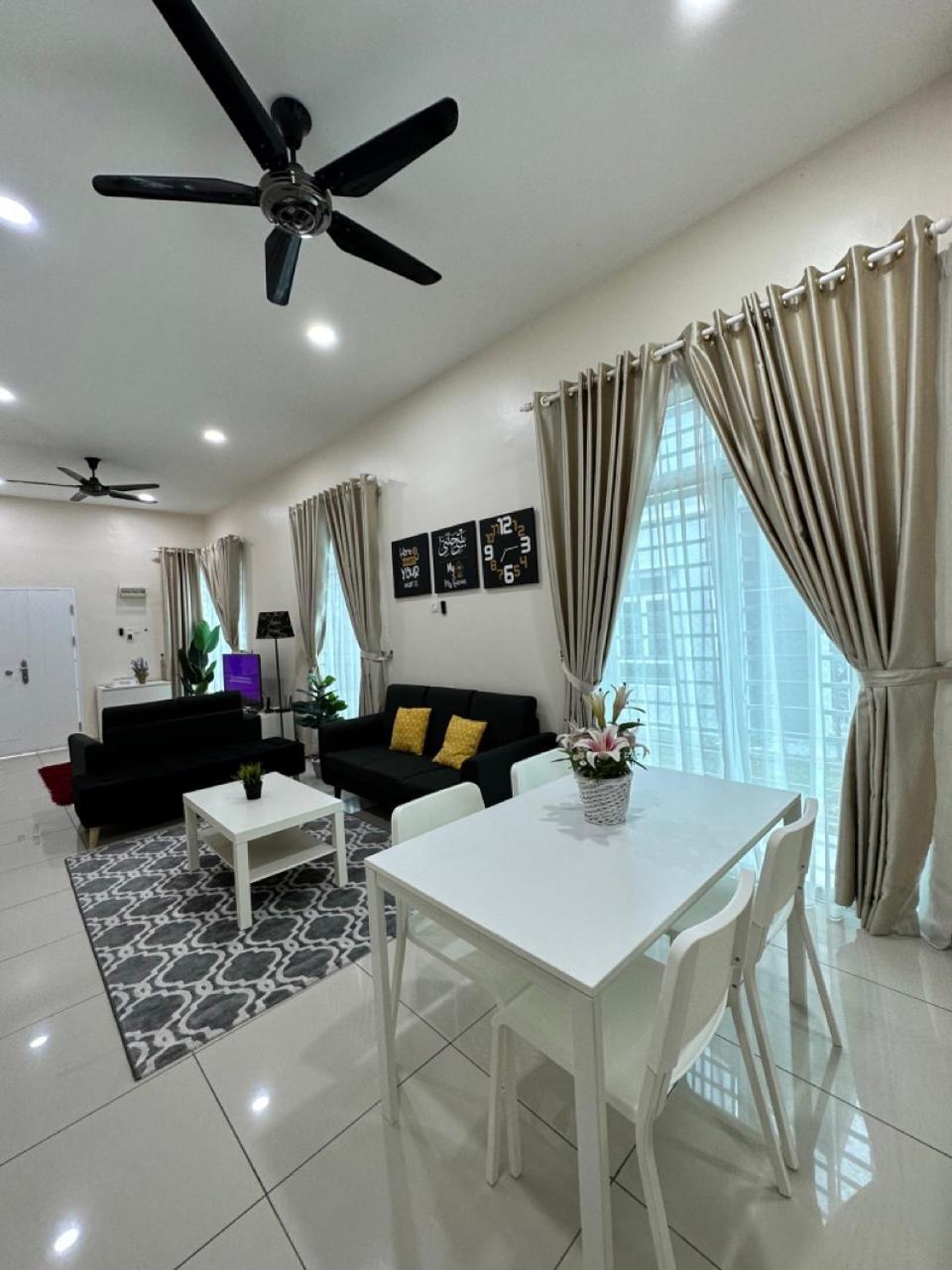 Rumahku Homestay, Taman Jasin Perdana Kültér fotó