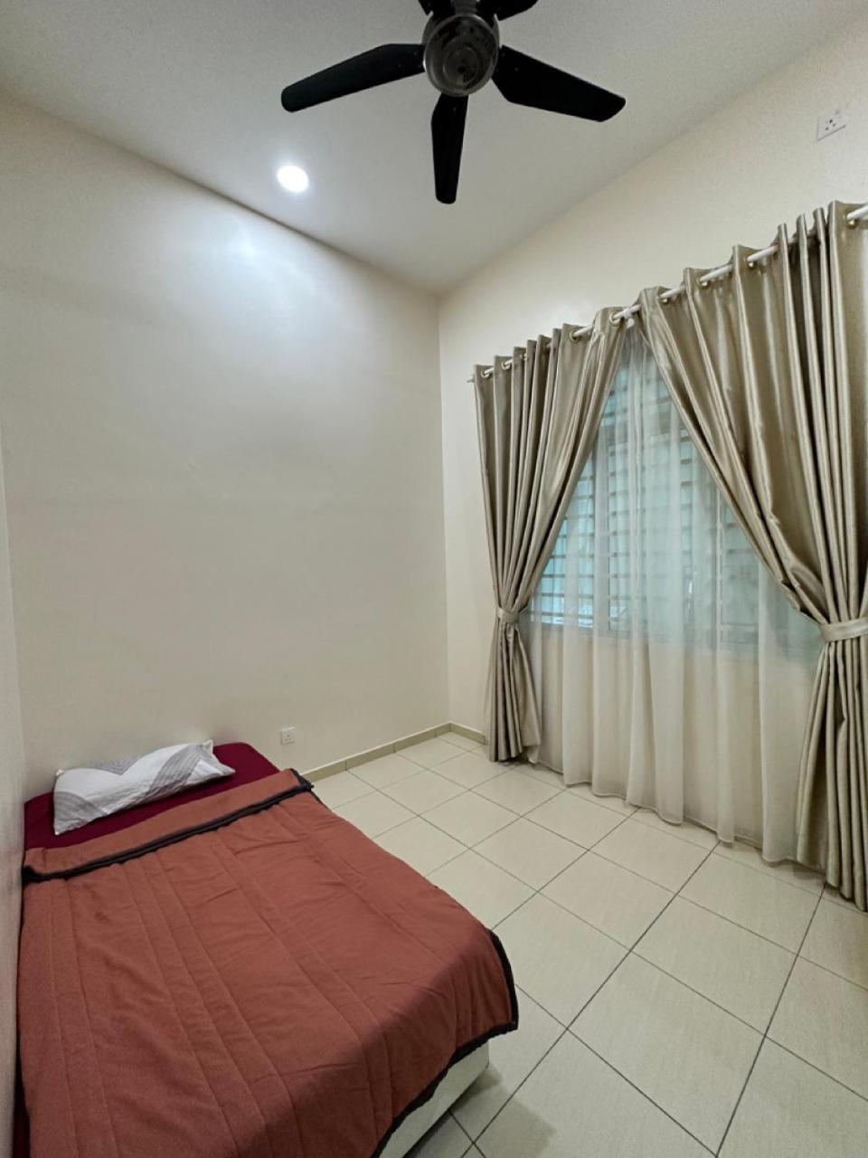 Rumahku Homestay, Taman Jasin Perdana Kültér fotó